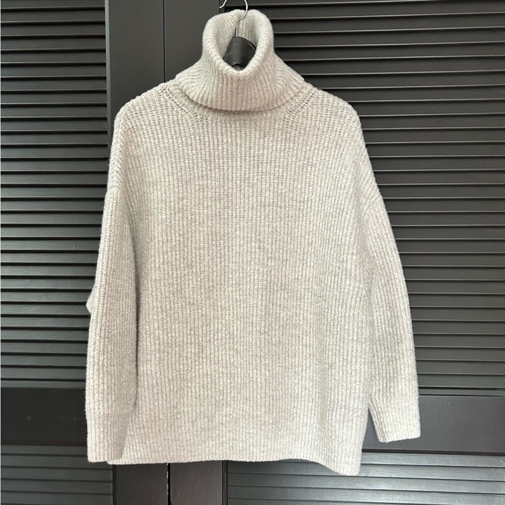 Zara Knit Turtleneck Sweater I, Pale Gray, 4% Wool Blend, Size Small